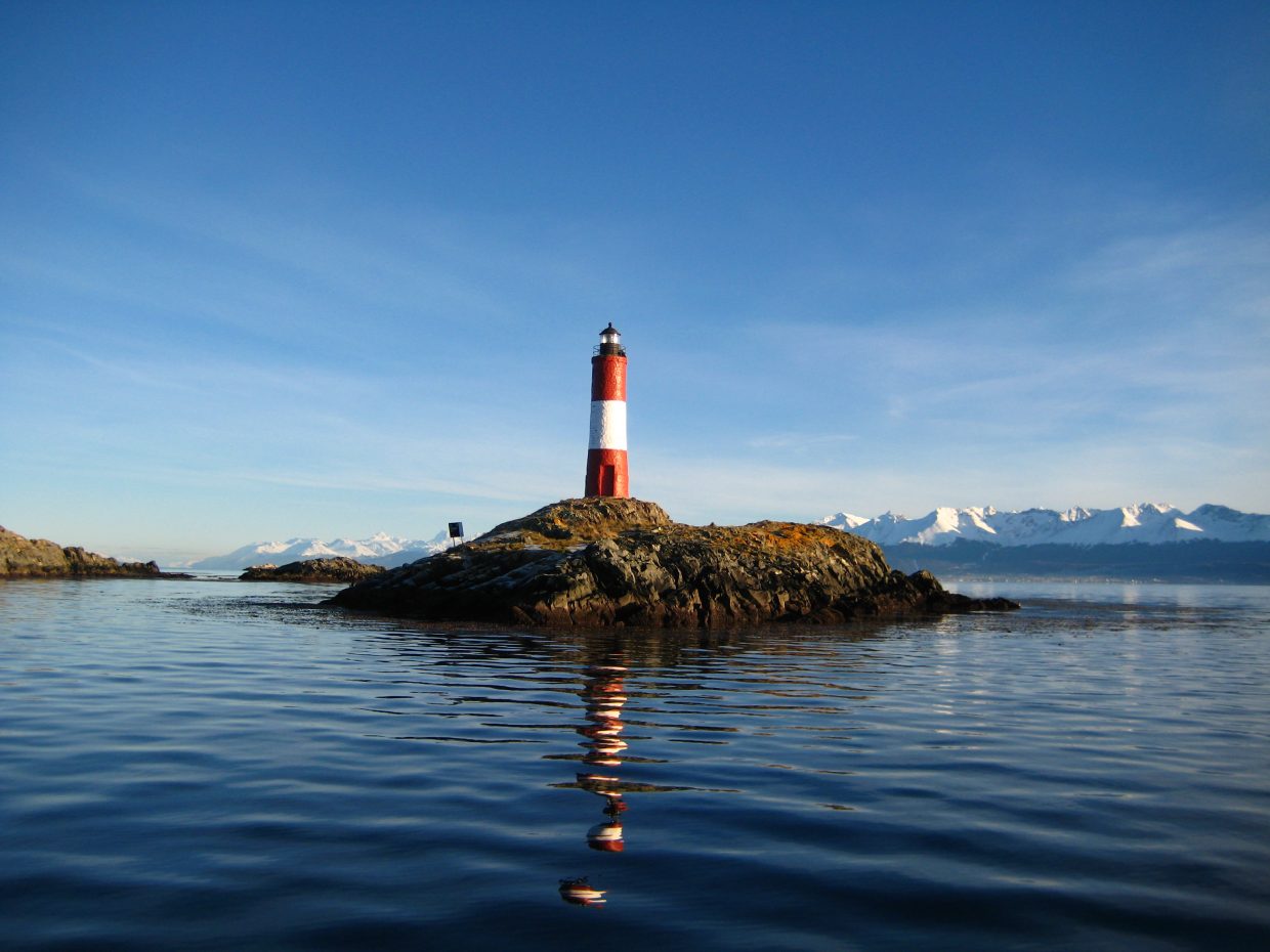 The lighthouse at the end of the world, midden in het Beagle canal